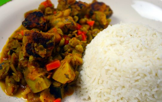 Guiso de arveja o guisantes partidas con tempeh